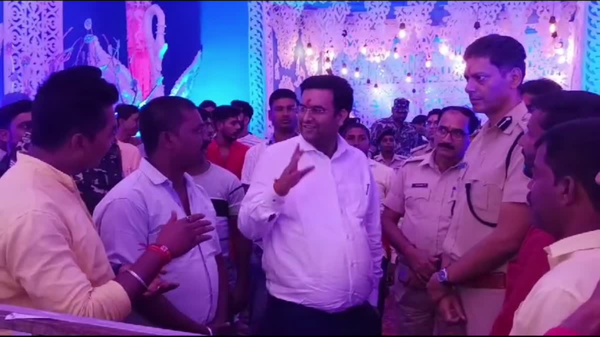 Dhanabd DC inspected puja pandals