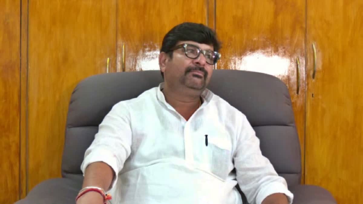 MLA Vinay Kulkarni spoke to reporters.