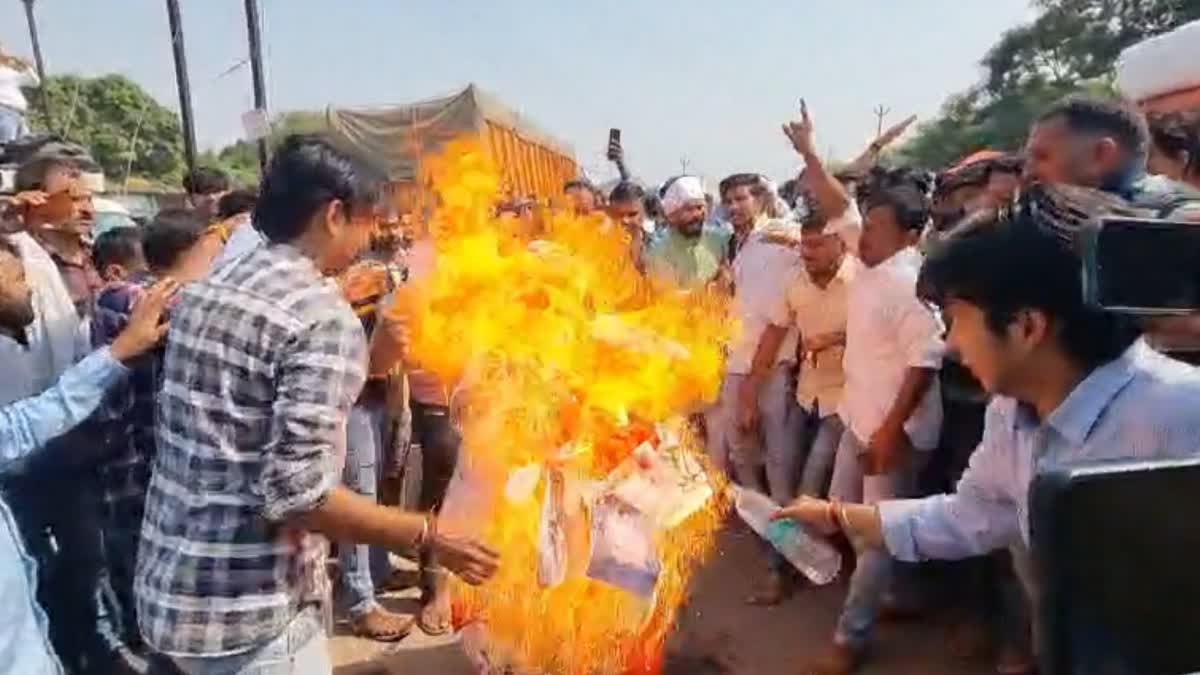 Sanjeev Singh Supporters burnt effigy of BJP