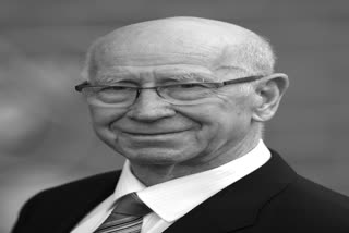 Manchester United legend and a member of England’s 1966 FIFA World Cup-winning team Sir Bobby Charlton passed away at the age of 86 in the early hours of Saturday.
