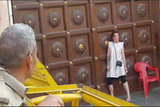 A video of a Russian woman creating a ruckus at Kashi Vishwanath temple in Varanasi went viral on social media. The video was recorded at gate number four of the Kashi Vishwanath temple.  She reportedly harassed the devotees by throwing flower garlands at them.