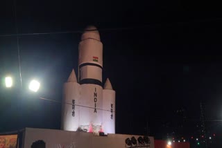 चंद्रयान-3 की तर्ज पर तैयार हुआ दुर्गा पूजा पंडाल