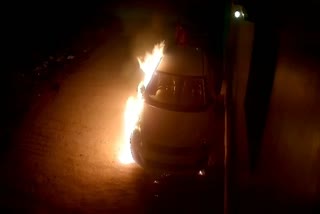 miscreants set fire to car in satna