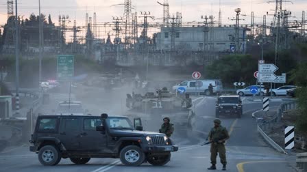 Egypt Gaza Border Crossing Opened  aid truck to Gaza  aid Supplied to Palestine  Egypt Gaza Border  israel Palestine Conflict  Gaza  Rafah Crossing Opened  റഫാ അതിർത്തി  പലസ്‌തീനിലേയ്‌ക്ക് സഹായം എത്തി  ഗാസ ഉപരോധം  ഇസ്രയേൽ ഹമാസ് യുദ്ധം  ഈജിപ്‌തിനും ഗാസയ്‌ക്കുമിടയിലുള്ള റഫാ അതിർത്തി  ഹമാസ്