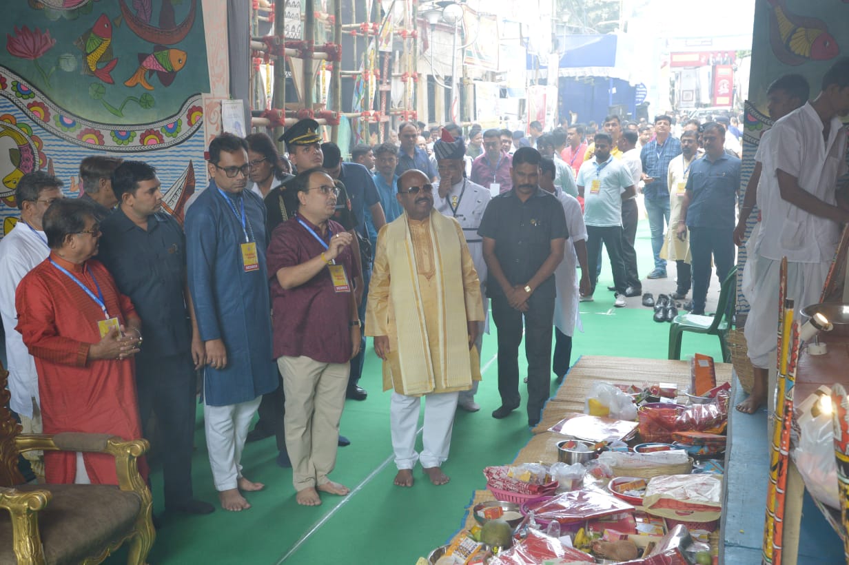 Guv visits Kunal Ghosh's Durga Puja