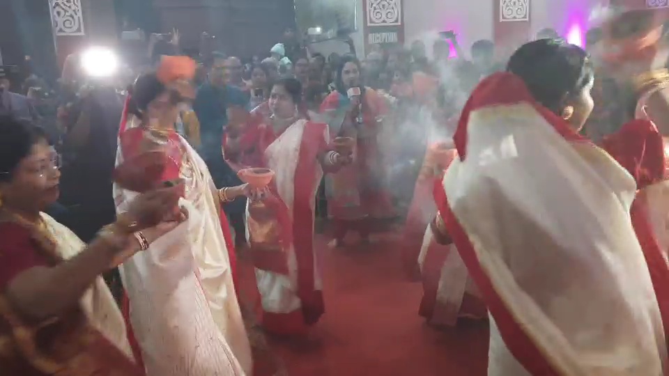 Dhunichi dance on Saptami Puja