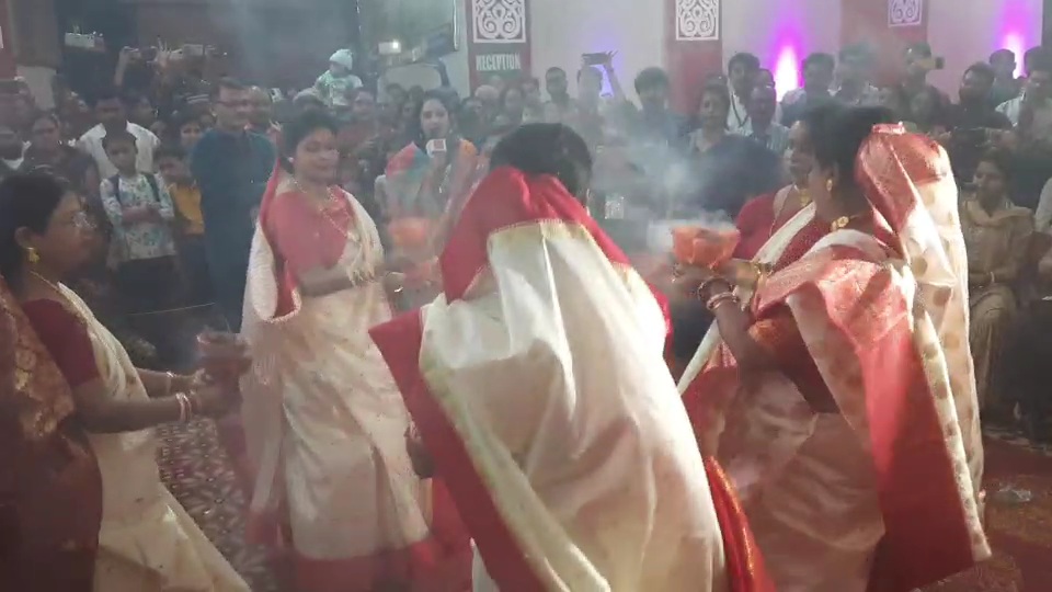 Dhunichi dance on Saptami Puja