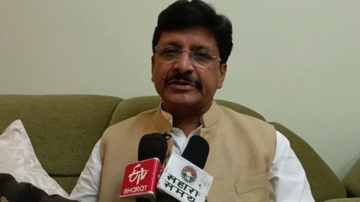 MLA Manoj Tiwari made allegations against the DM