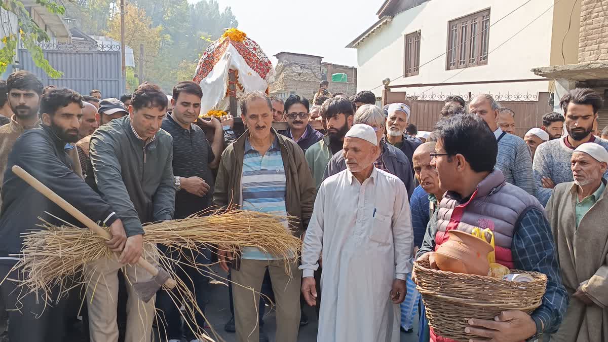 کشمیری پنڈت کی آخری رسومات مسلمانوں نے ادا کی