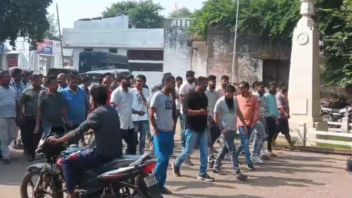 Members of the Hindu outfits take to the streets in Sirohi