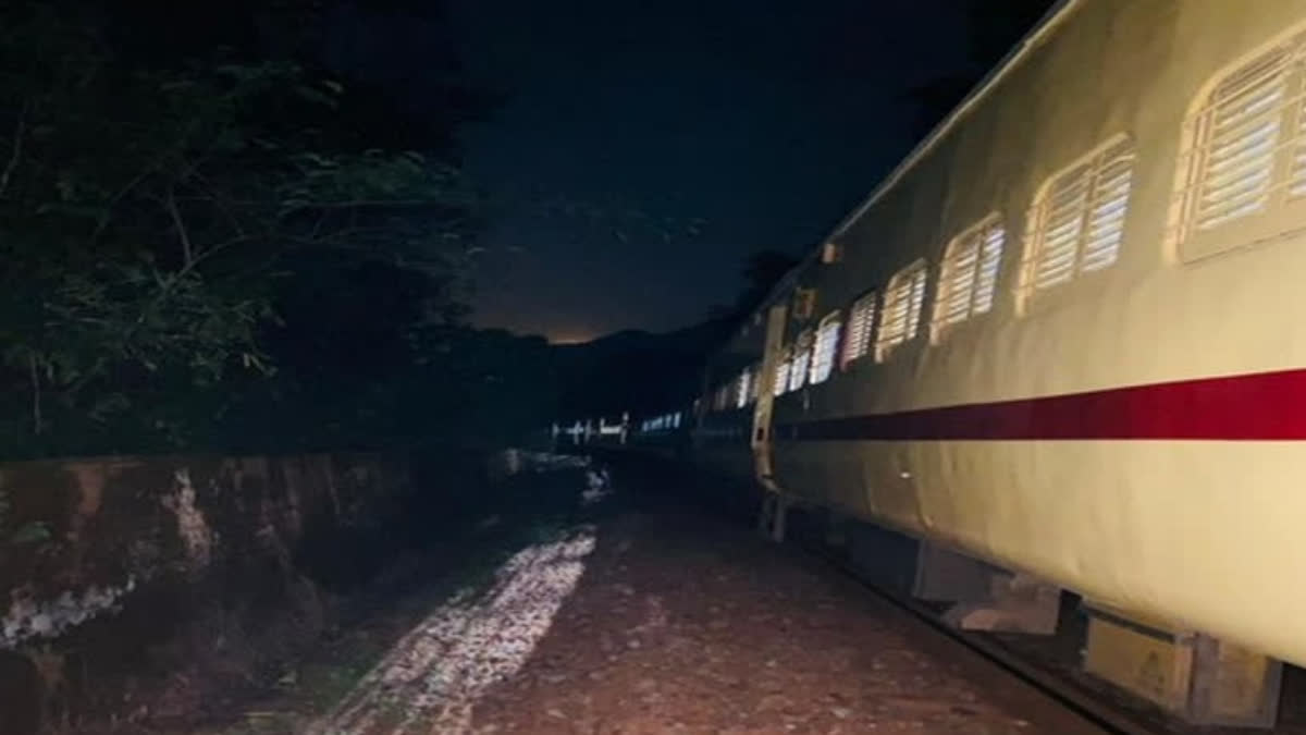 Two Coaches Of Shalimar Express Derail In Nagpur; No Casualties