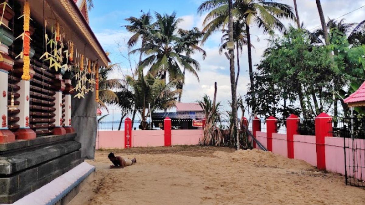 വീരഭദ്രസ്വാമി ക്ഷേത്രം  ASHTAMUDI VEERABHADRA SWAMI TEMPLE  വീരഭദ്രസ്വാമി ക്ഷേത്രം ഉരുൾ നേർച്ച  KOLLAM TEMPLES