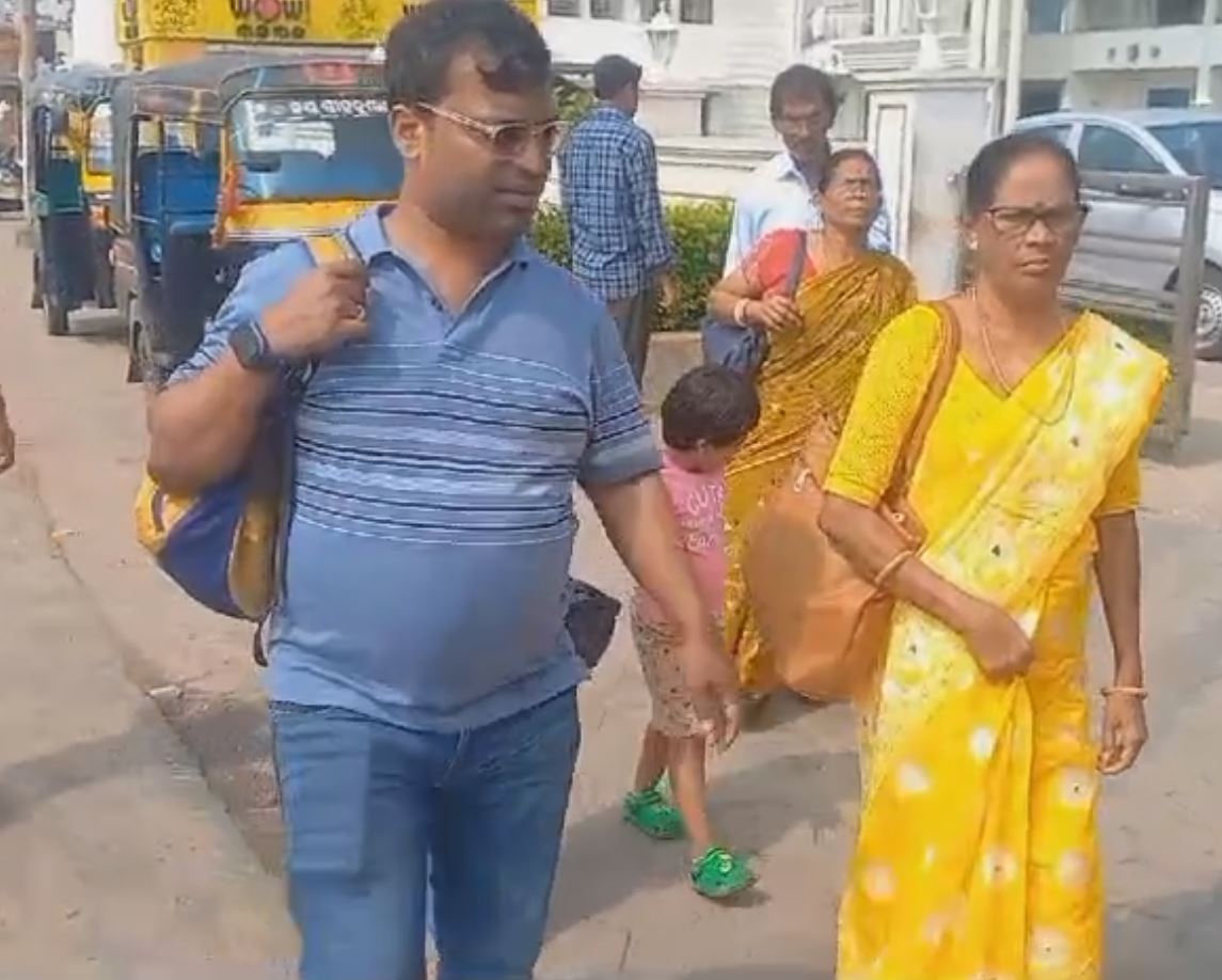 Tourists Start Leaving Puri