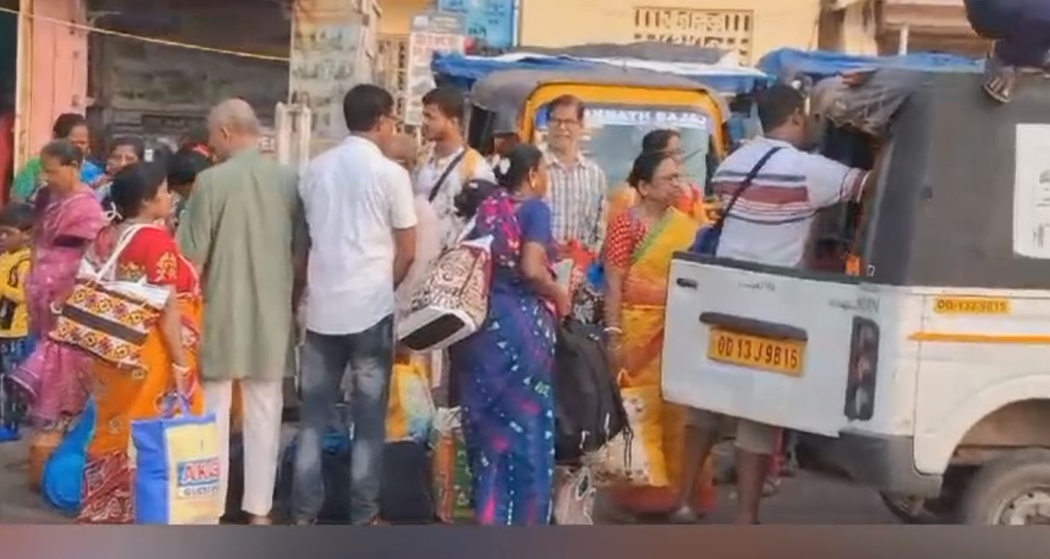 Tourists Start Leaving Puri