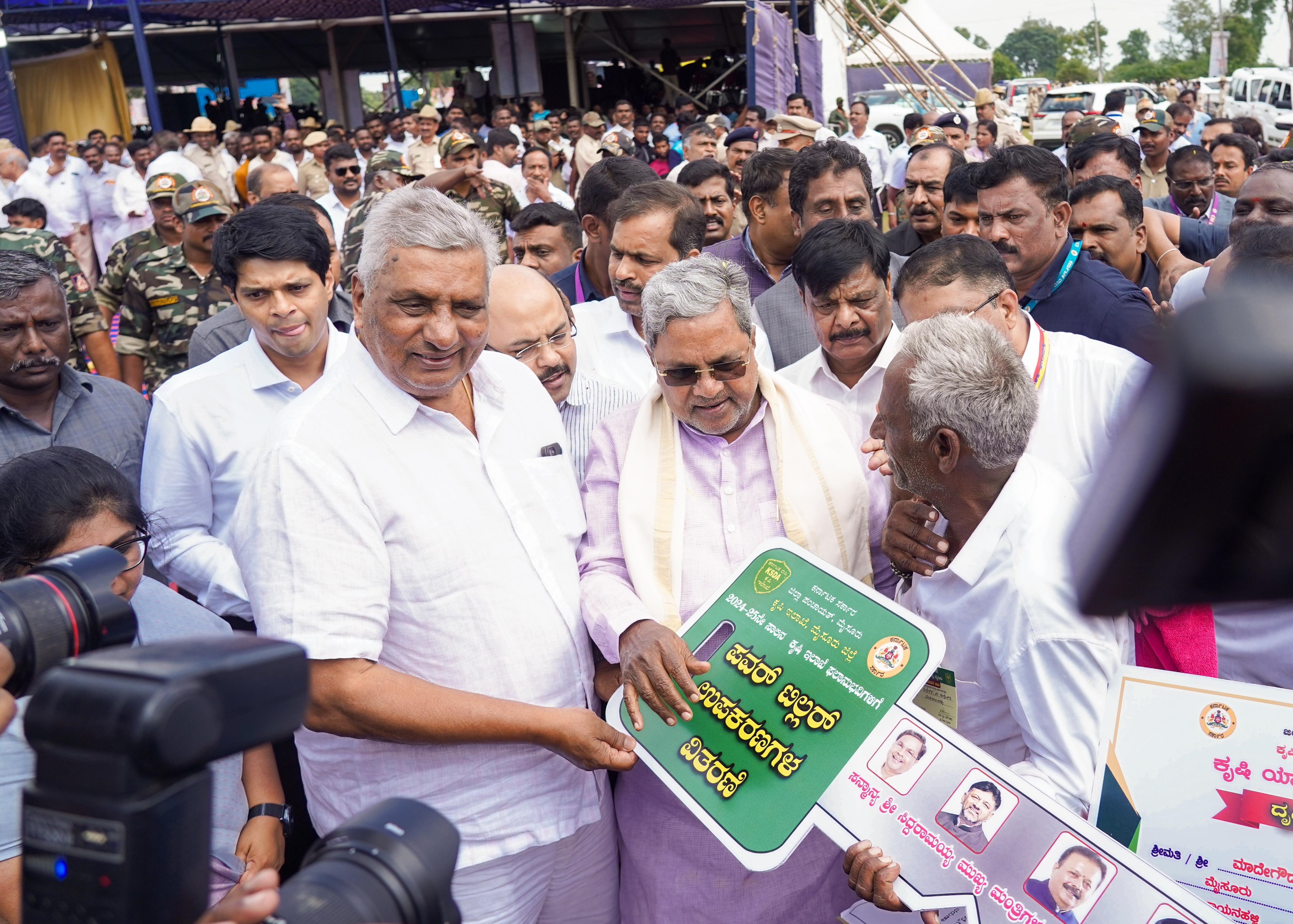 CM Siddaramaiah laid the foundation stone and inaugurated the development works