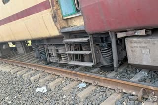 KURLA SHALIMAR EXPRESS DERAILED