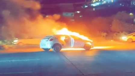 INDORE MOVING CAR CAUGHT FIRE