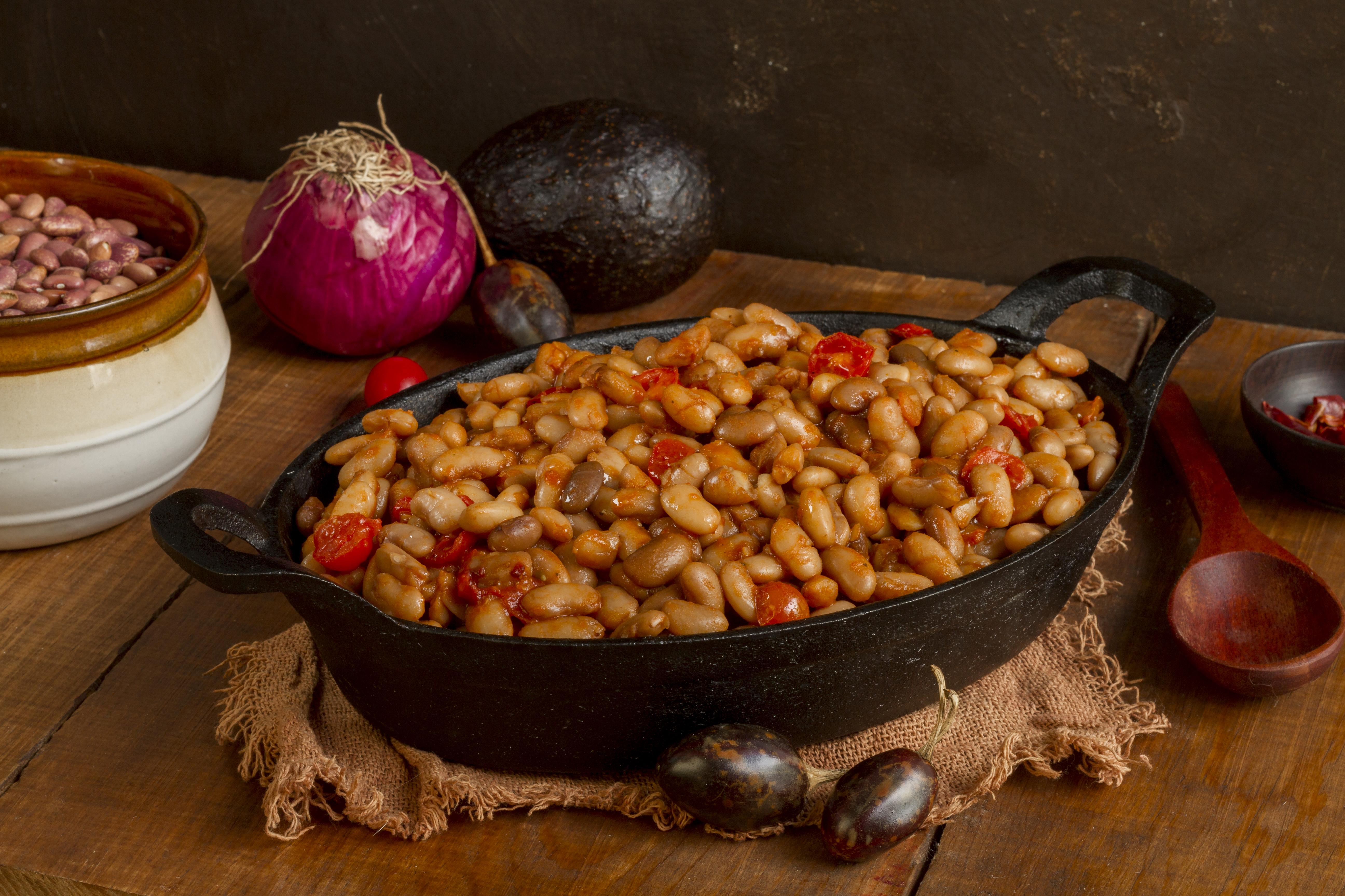 Chili With White Beans And Some Crunch