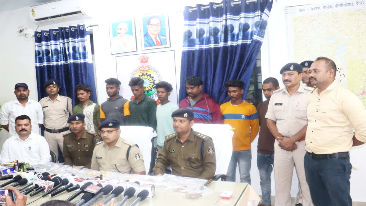 Balod police arrested seven thieves