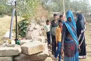 villagers stopped filling water in tube well