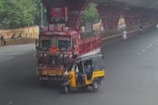 auto collides with lorry