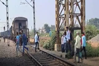 High Court angry over children crossing railway tracks