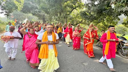 बांका में कलश यात्रा