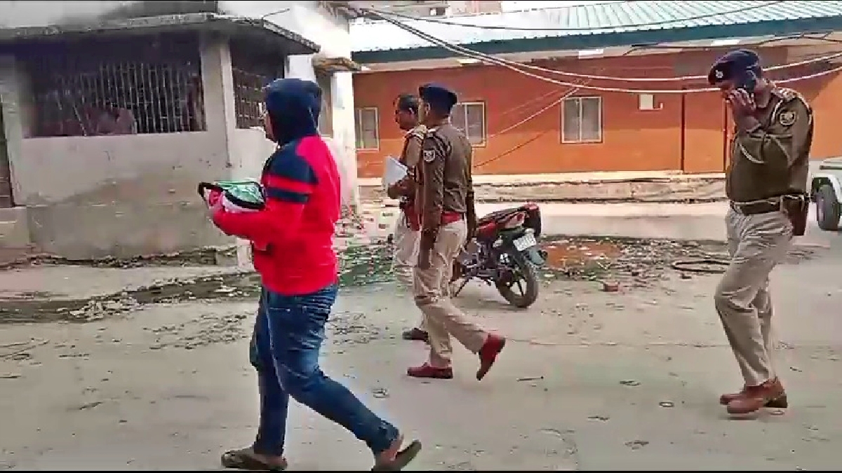 घटना स्थल पर तफ्तीश करने पहुंची पुलिस