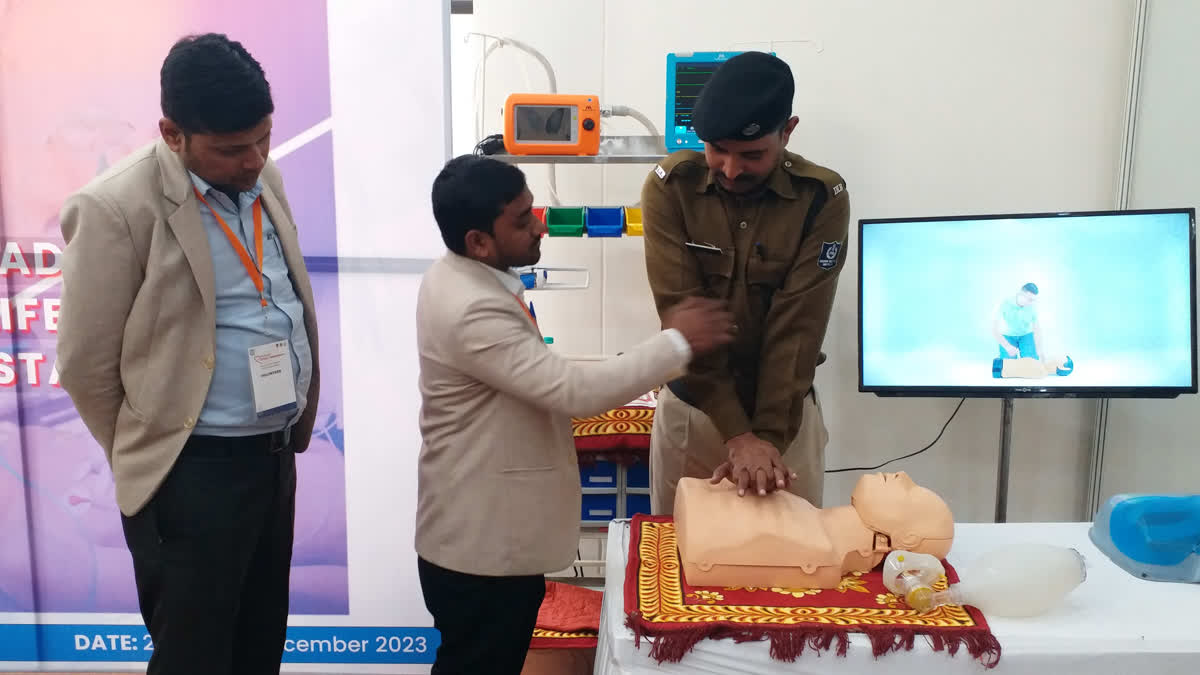Police personnel learning CPR technique in Ranchi