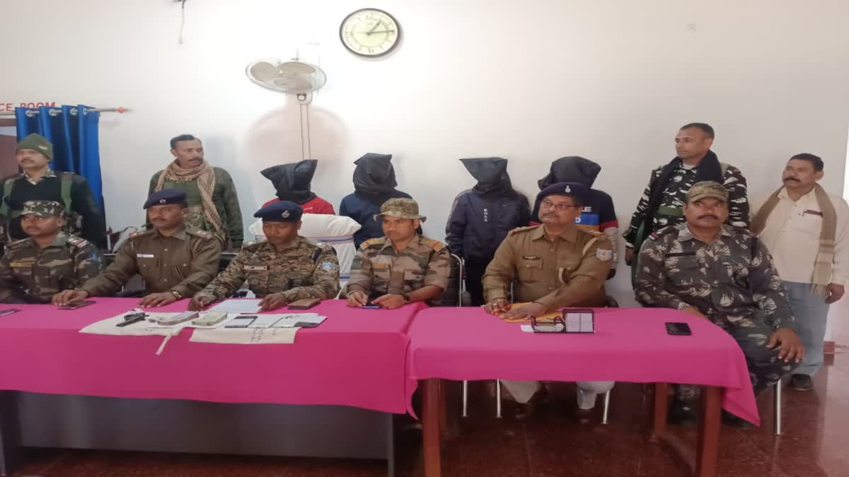 Latehar police arrested four JJMP Naxalites