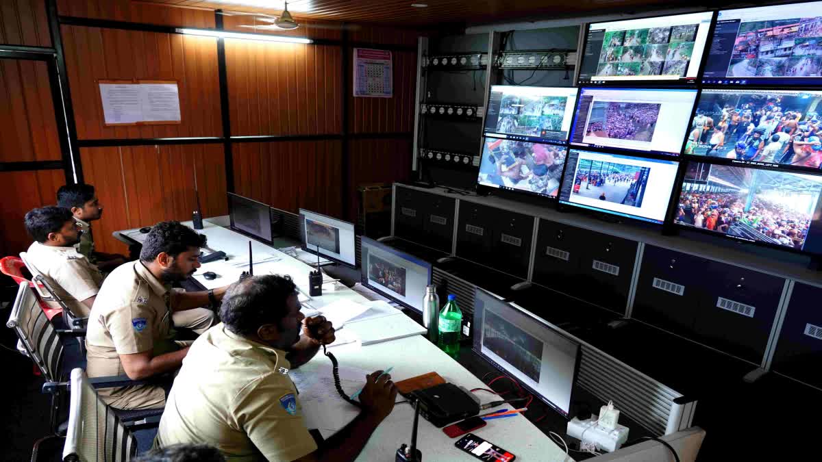 CCTV cameras installed in Sabarimala route  CCTV installed from Chalakkayam to Pandithavalam  പത്തനംതിട്ട ജില്ലാ വാർത്തകൾ  ശബരിമല യാത്രികർക്ക് സുരക്ഷയൊരുക്കി  ശബരിമല വാർത്തകൾ  ശബരിമല ഏറ്റവും പുതിയ വാർത്തകൾ