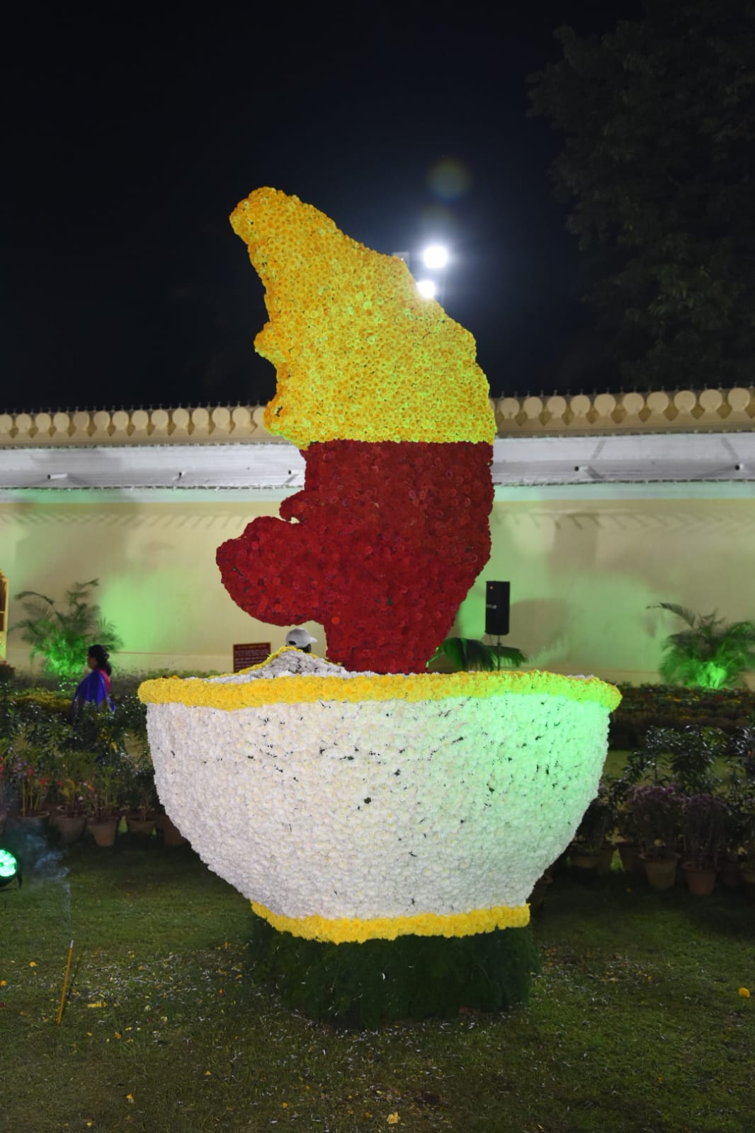 CM Siddaramaiah inaugurated the Palace Flower Show