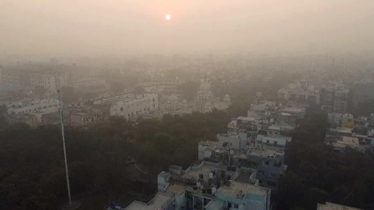 Delhi Wakes Up To Foggy Morning; Air Quality Remains 'Very Poor'