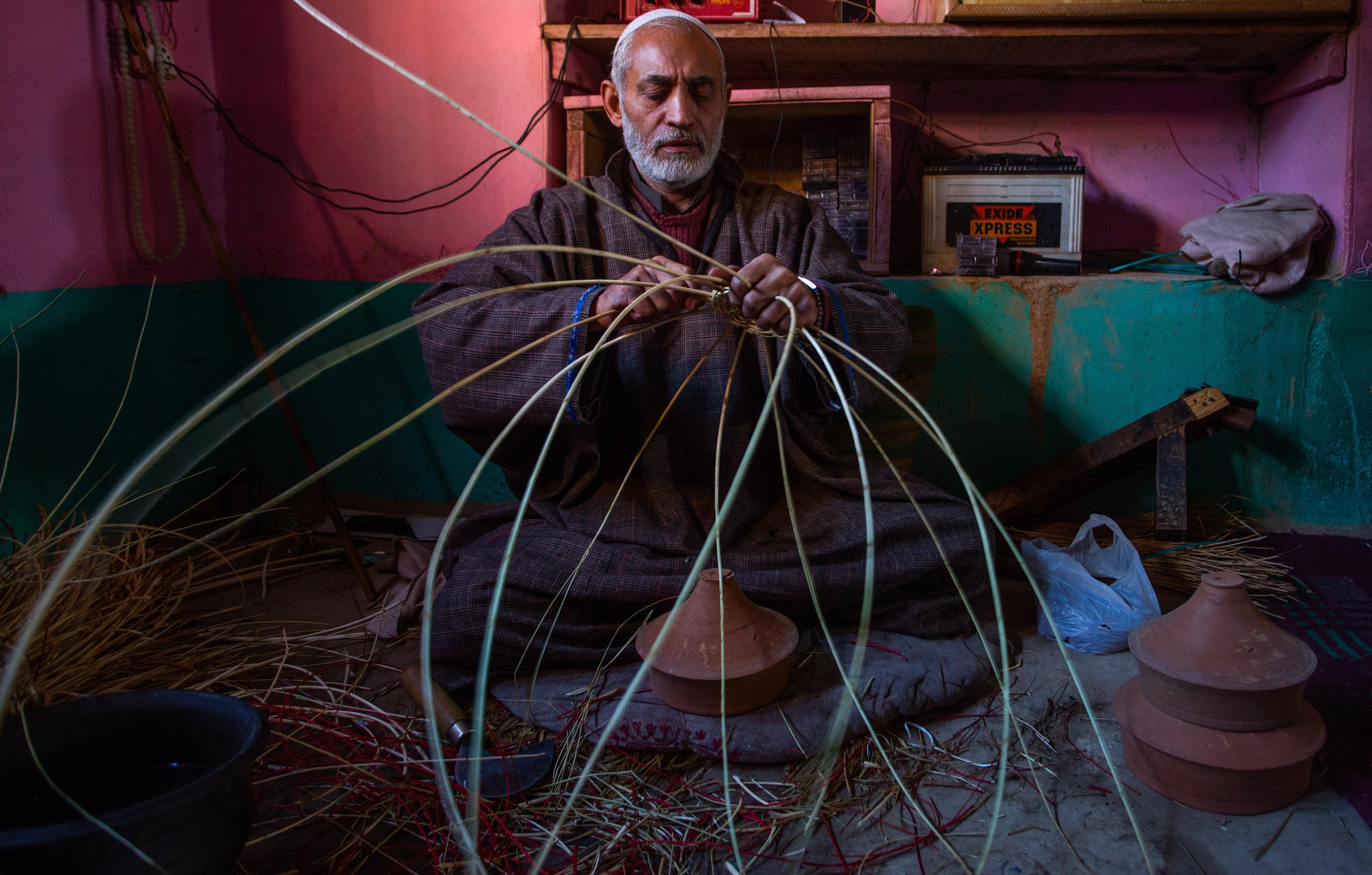 traditional kangri of kashmir