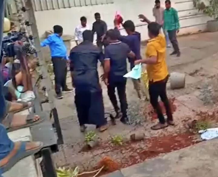 Stone Pelting On Allu Arjun House