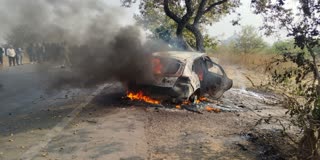 KHANDWA CAR CAUGHT FIRE