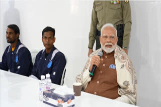 PM Modi Interacts With Indian Workers At Kuwait Labour Camp