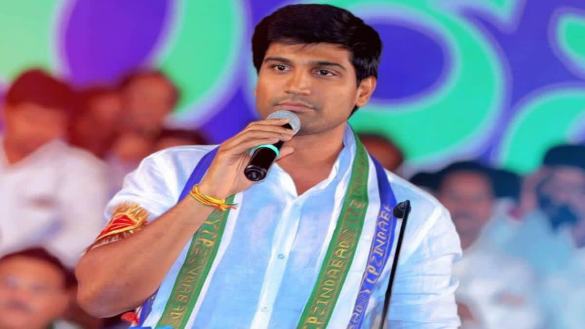 mp_lavu_srikrishna_devarayalu_resigns_to_ysrcp