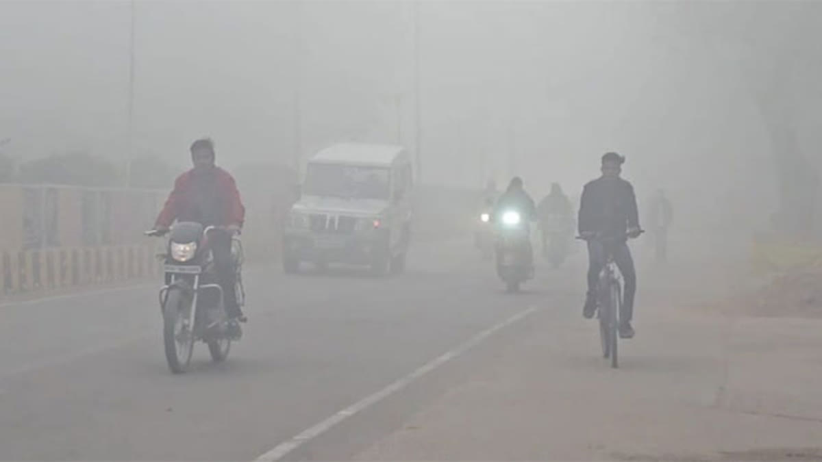 Delhi on Tuesday recorded a minimum temperature of 6.9 degrees Celsius, a notch below the season's average, the India Meteorological Department said. According to the Indian Railways, 28 Delhi-bound trains were delayed by one to five hours due to fog in parts of northern India.