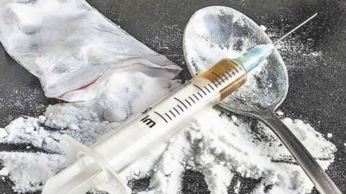 2 Drug Accused  Ran Away after throwing Heroin Packets on Roadside in Kullu
