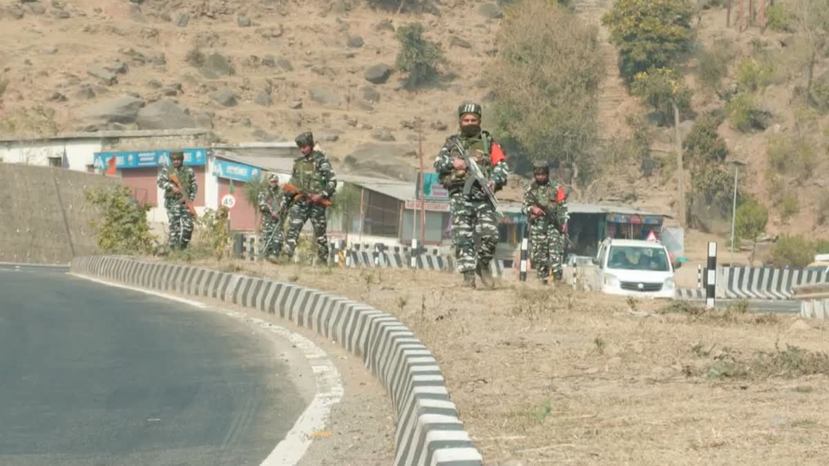 Etv Bharatvehicle-overpowered-by-3-suspects-goes-missing-in-srinagar-jammu-national-highway-jammu-on-alert