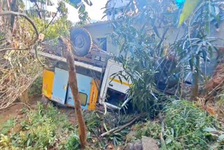 Nedumkandam Accident  നെടുങ്കണ്ടം വാഹനാപകടം  Jeep Overturned at Nedumkandam  പിക് അപ്പ് അപകടം