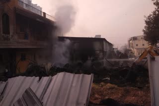 2 brothers killed in fire at godown in Pune