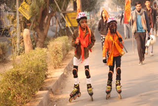 Siblings from Rajasthan are Skating to Ayodhya for Ram Lalla Darshan (Source ETV Bharat)
