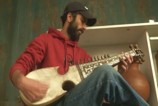 kashmiri artist Saraf Ali Bhat Preserves kashmiri Musical legacy With Rabab