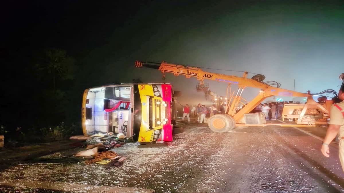 Bus overturned on Gaman Bridge