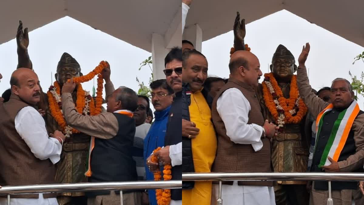 jharkhand-pradesh-congress-president-garlanded-his-statue-on-subhash-chandra-bose-jayanti