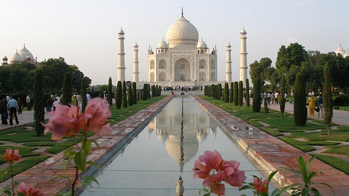 A view of Taj Mahal in Agra, Uttar Pradesh