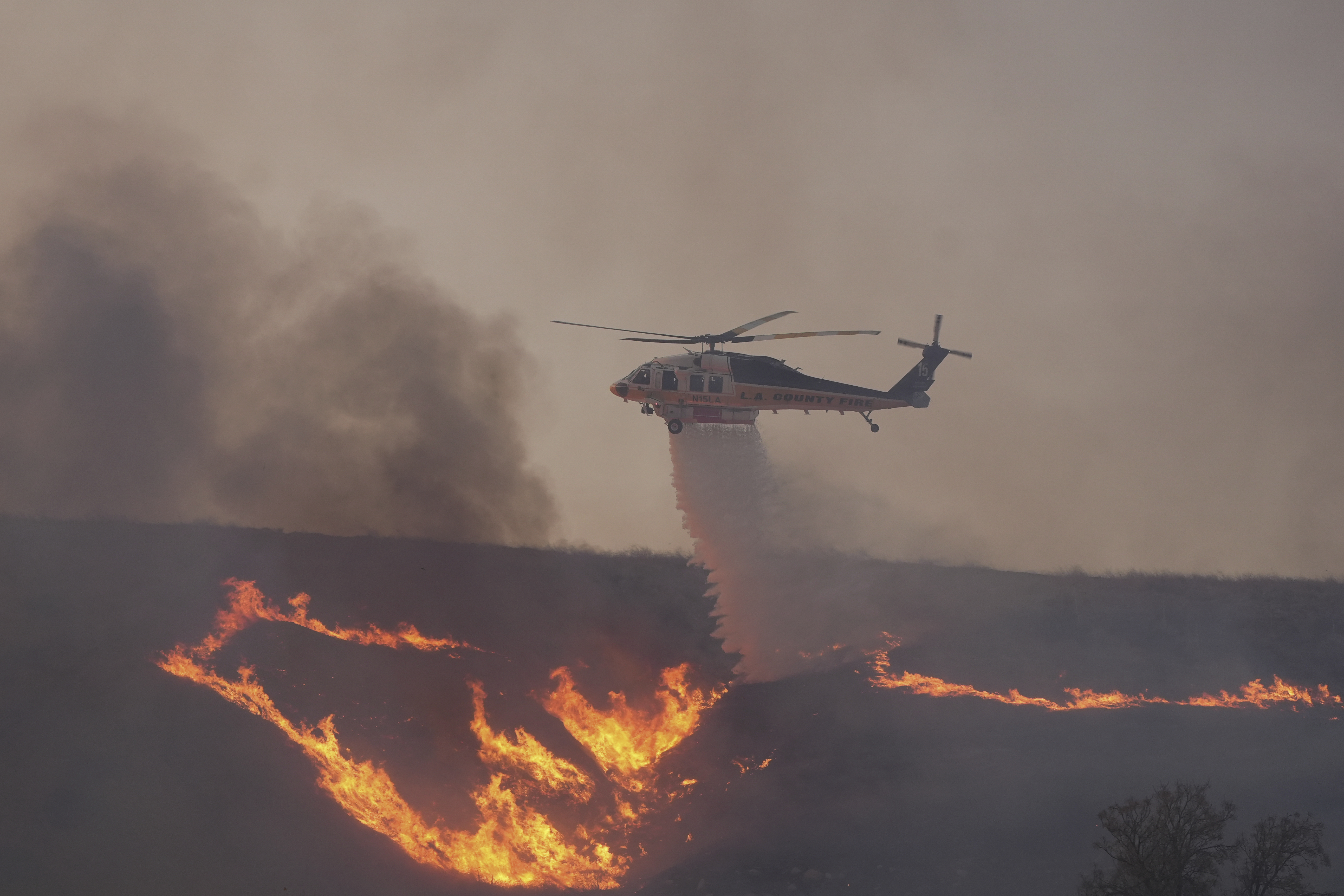 New wildfire in Los Angeles grows over 500 acres