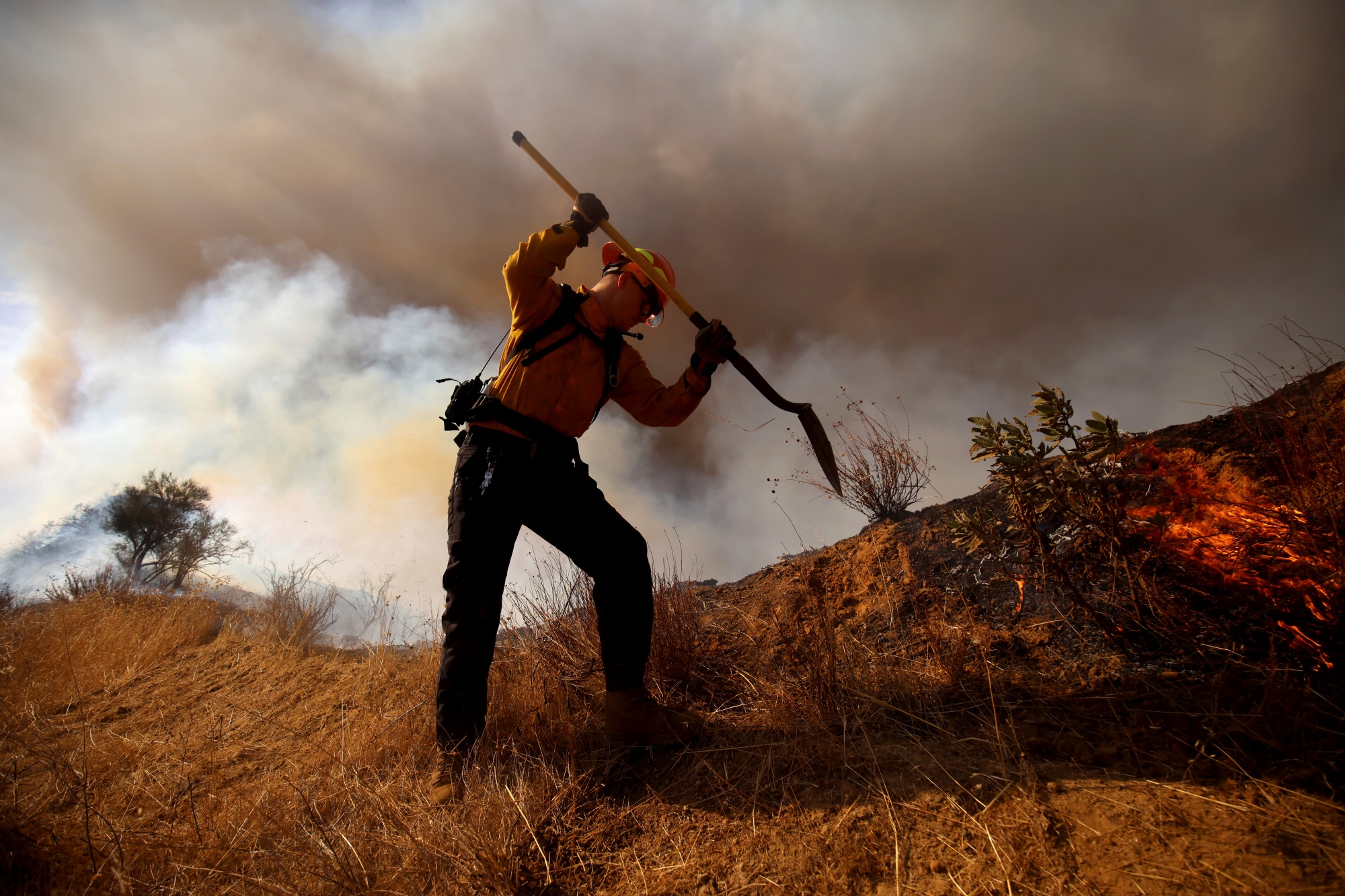 New Hughes Fire Los Angeles Wildfire Evacuation Orders Firefighters In Action